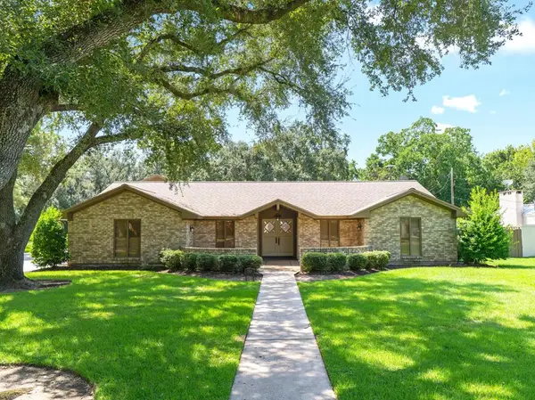 2624 Oak Drive, Bay City, TX 77414