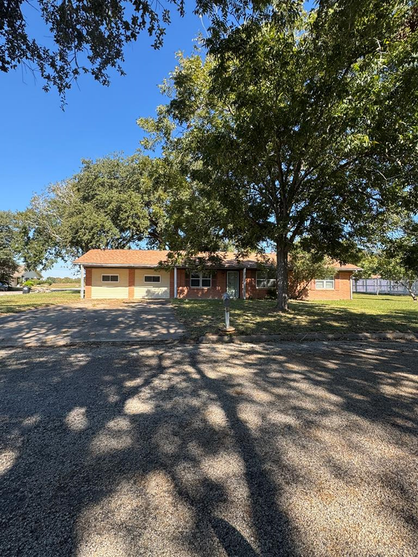 416 Mertie, Palacios, TX 77465