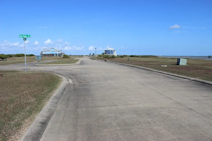 3317 Bay Point Dr, Palacios, TX 77465 - #2