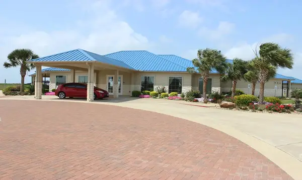 3432 Bay Point Dr, Palacios, TX 77465