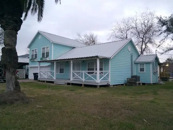 111 DUSON, Palacios, TX 77465
