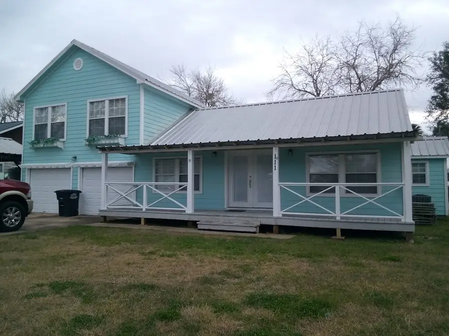 111 DUSON, Palacios, TX 77465 - #2