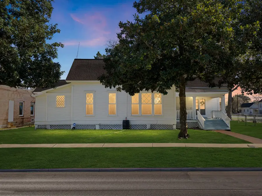 2421 Ave G, Bay City, TX 77414 - #3