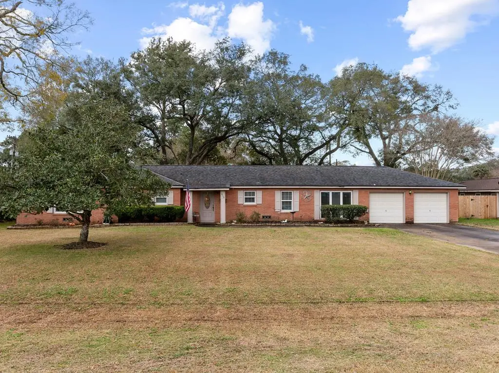 910 6th Street, Bay City, TX 77414 - #1