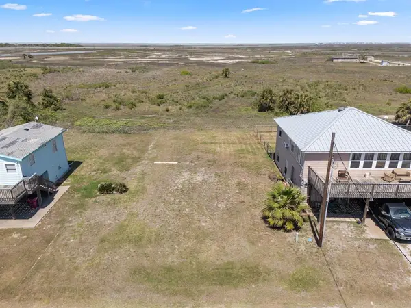 499 Beachfront Drive, Matagorda, TX 77457