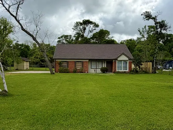 114 EDGEWATER DRIVE, Clute, TX 77531