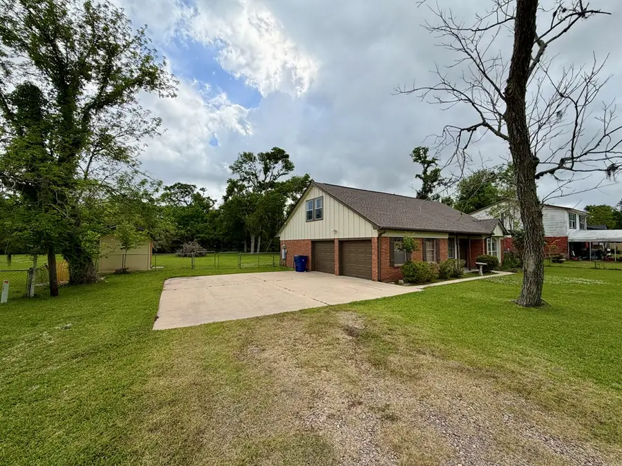 114 EDGEWATER DRIVE, Clute, TX 77531 - #2