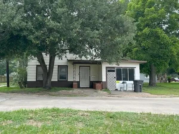 2208 Live Oak, Bay City, TX 77414