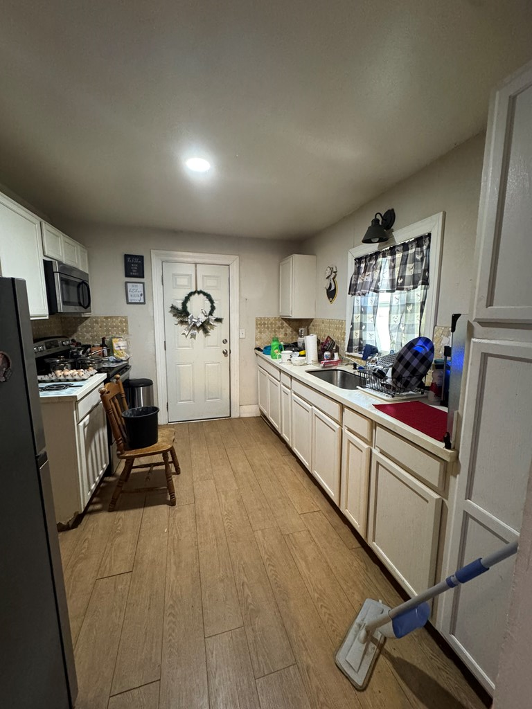 407 Humphrey Ave, Palacios, TX 77465 - #3