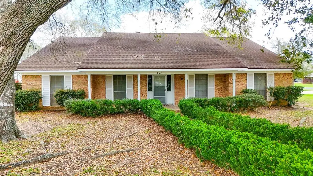 307 Market Street, Louise, TX 77455 - #1