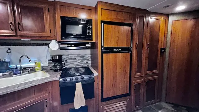 68 Cedar St, Palacios, TX 77465 - #3