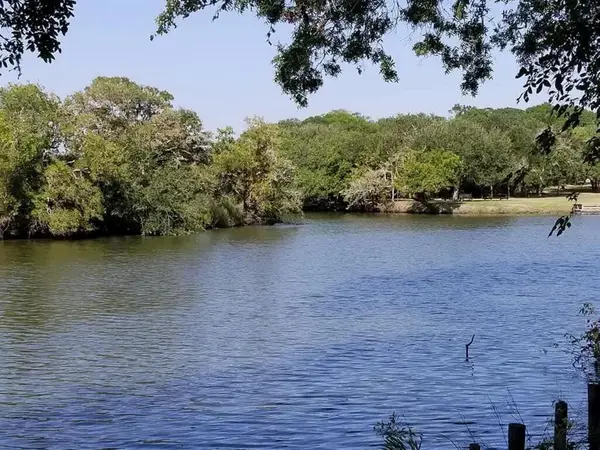 468 Riverside Drive, Palacios, TX 77465