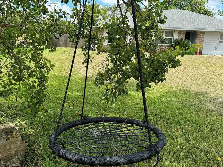 111 Finch Lane, Angleton, TX 77515 - Image #3