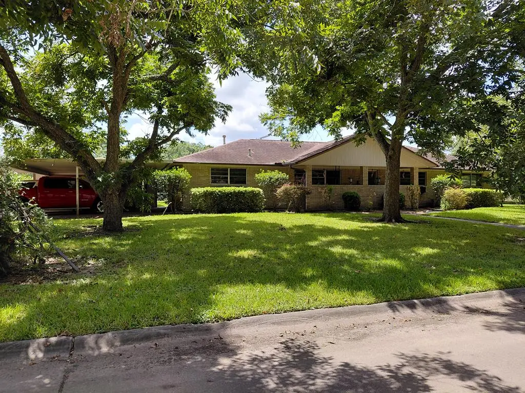 736 NORTHRIDGE, Angleton, TX 77515 - #1