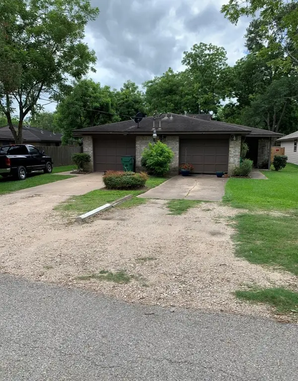 409-411 Hurst Place, ANGLETON, TX 77515