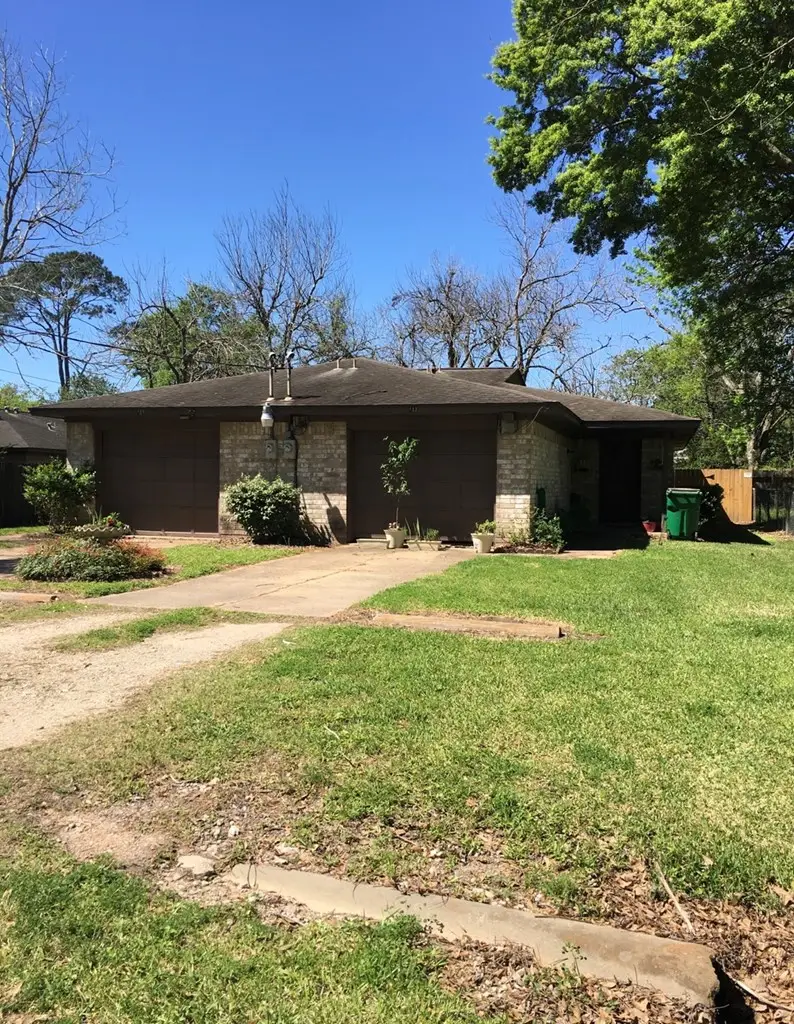 409-411 Hurst Place, Angleton, TX 77515 - Image #3