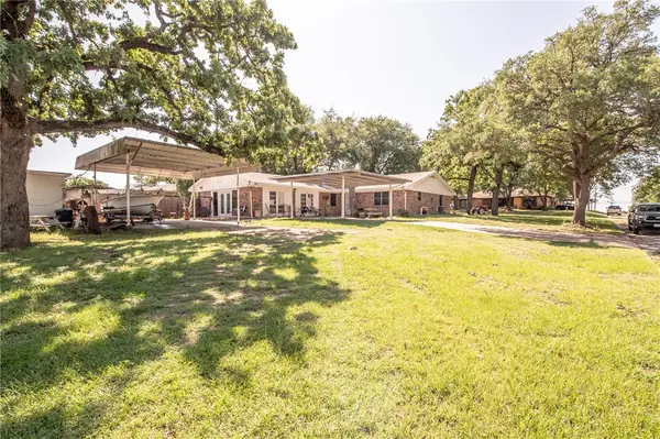 885 7th Street, Somerville, TX 77879