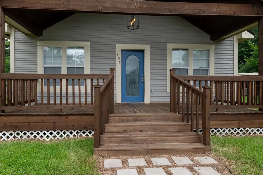 203 N Texas Street, Madisonville, TX 77864 - #2