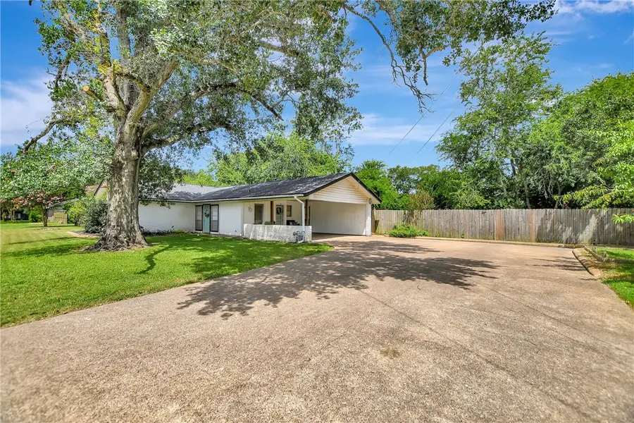 202 W Limit Street, Madisonville, TX 77864 - #2