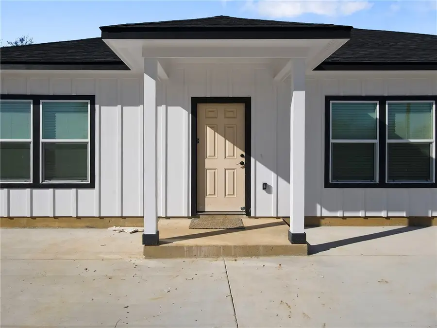 807 E Brown Street, Hearne, TX 77859 - #3