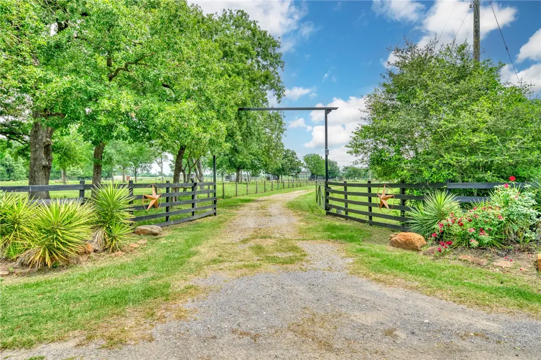 2266 Dutton Lane, Madisonville, TX 77864 - #1