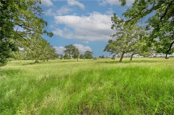 106 Sunny Day Dr, Other, TX 78662