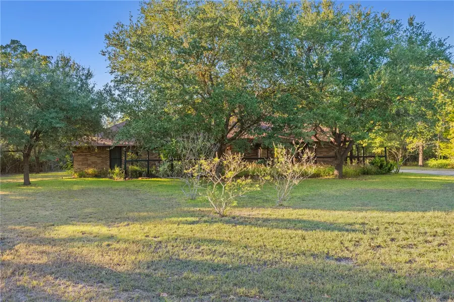 2505 Fitzgerald Circle, College Station, TX 77845 - Image #2