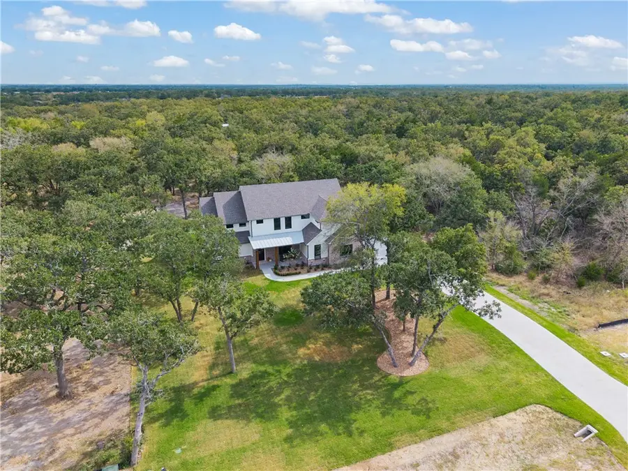 5529 Woodland Park Drive, College Station, TX 77845 - Image #3