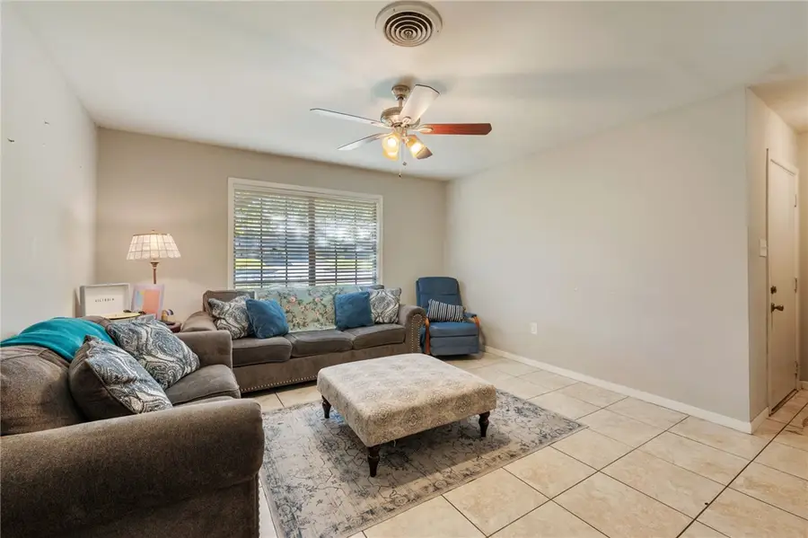 1305 Laura Lane, College Station, TX 77840 - Image #3