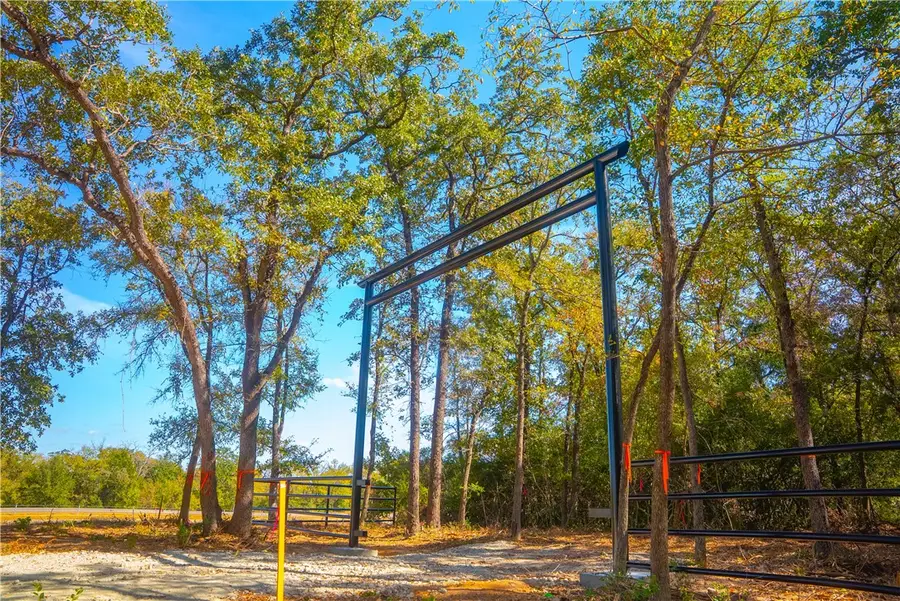 12428 Red Hill Rd, Hearne, TX 77859 - Image #2