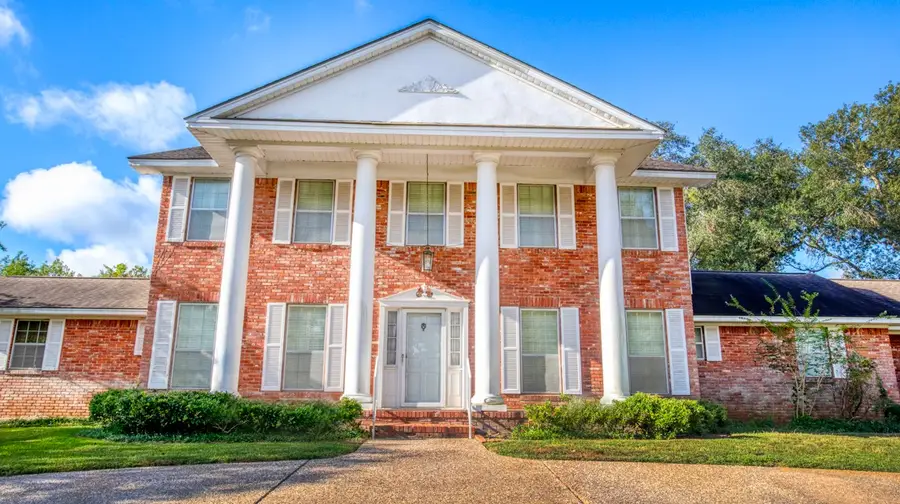 301 Cedar Circle, Brenham, TX 77833 - Image #3