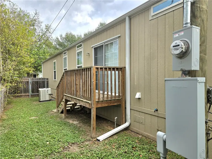 304 S. Moore Street, Caldwell, TX 77836 - Image #3