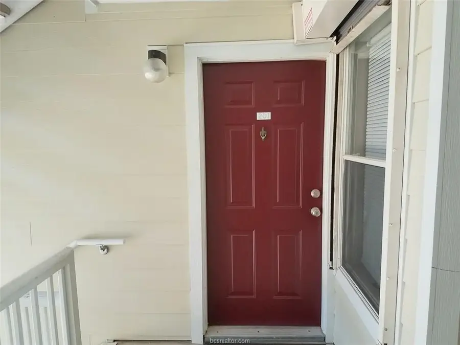 519 Southwest Parkway Parkway N #201, College Station, TX 77840 - Image #2