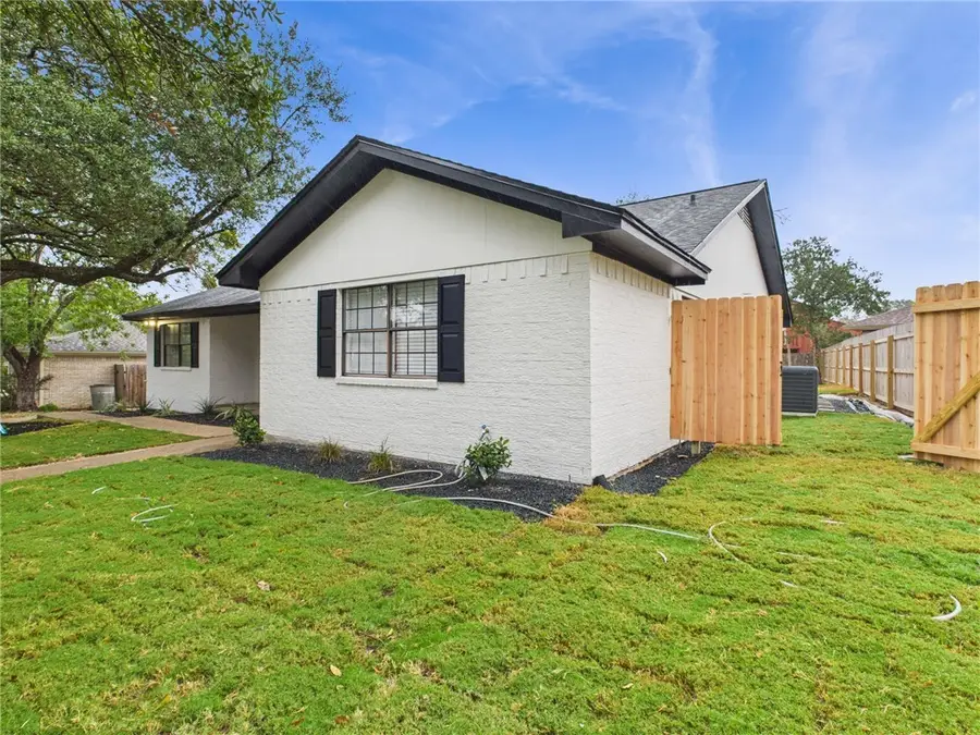 2514 Briarwood Circle, Bryan, TX 77802 - Image #2