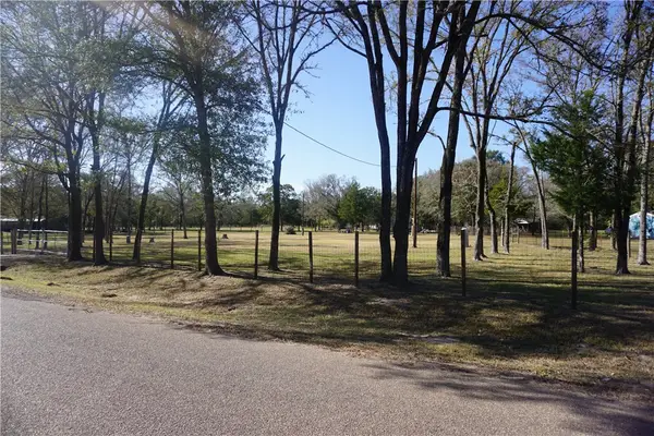 780 N Berry Ridge, Caldwell, TX 77836