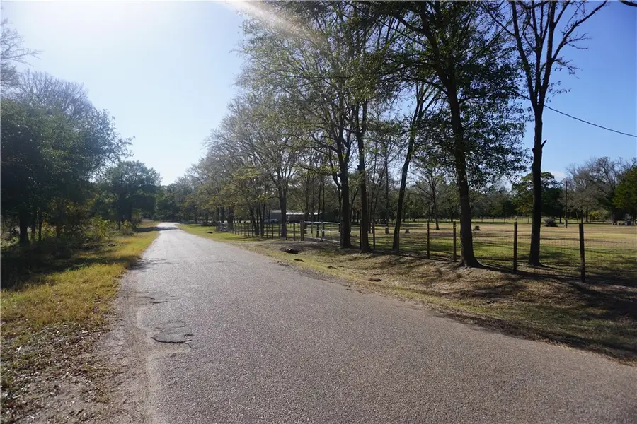 780 N Berry Ridge, Caldwell, TX 77836 - Image #2