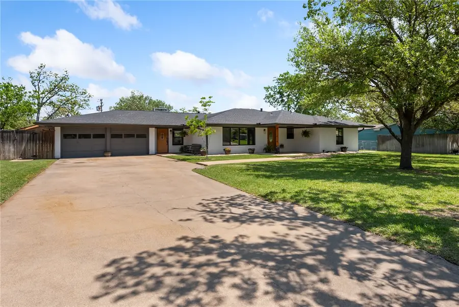 2107 Elmwood Drive, Bryan, TX 77802 - Image #2