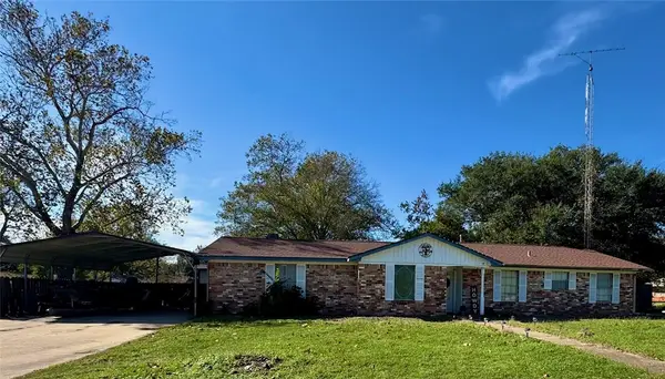902 S Easterwood Street, Hearne, TX 77859