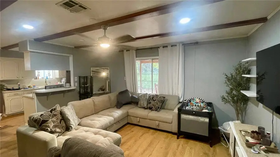 902 S Easterwood Street, Hearne, TX 77859 - Image #3