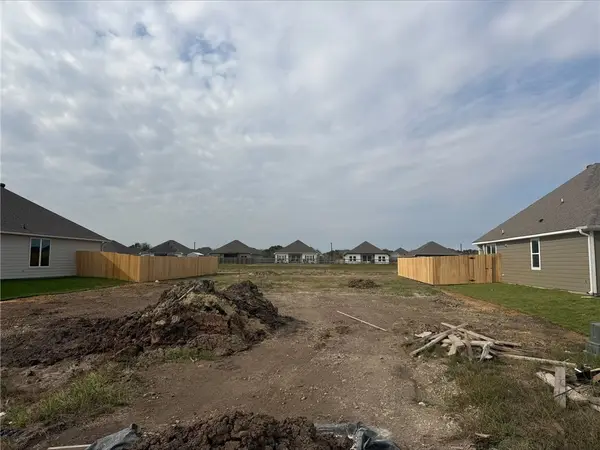 365 Harvest Lake Drive, Snook, TX 77878