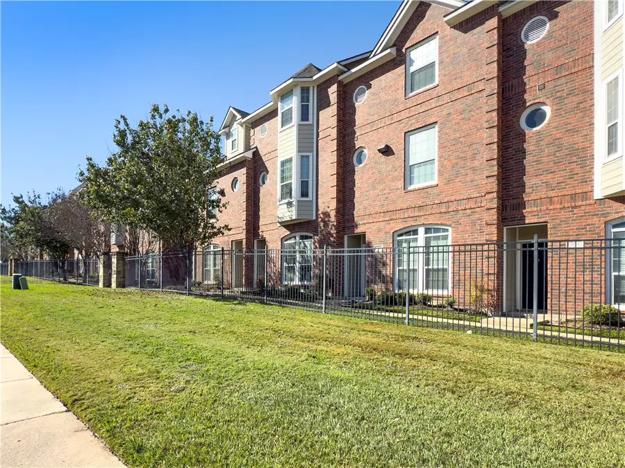 305 Holleman Drive #302, College Station, TX 77840 - Image #2