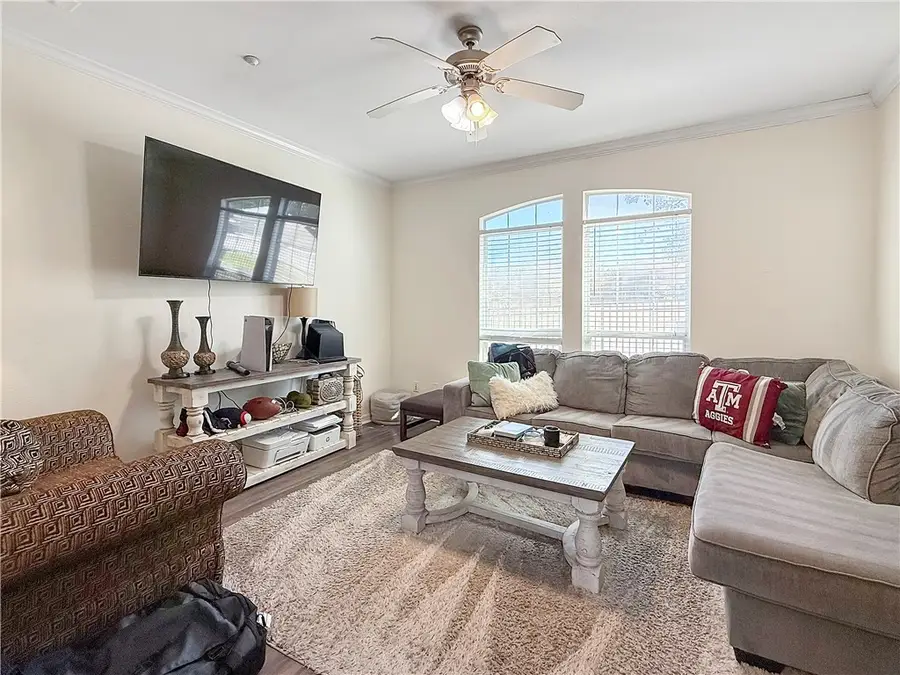 305 Holleman Drive #302, College Station, TX 77840 - Image #3