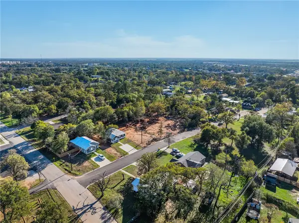 121 Crestway Street, Hearne, TX 77859