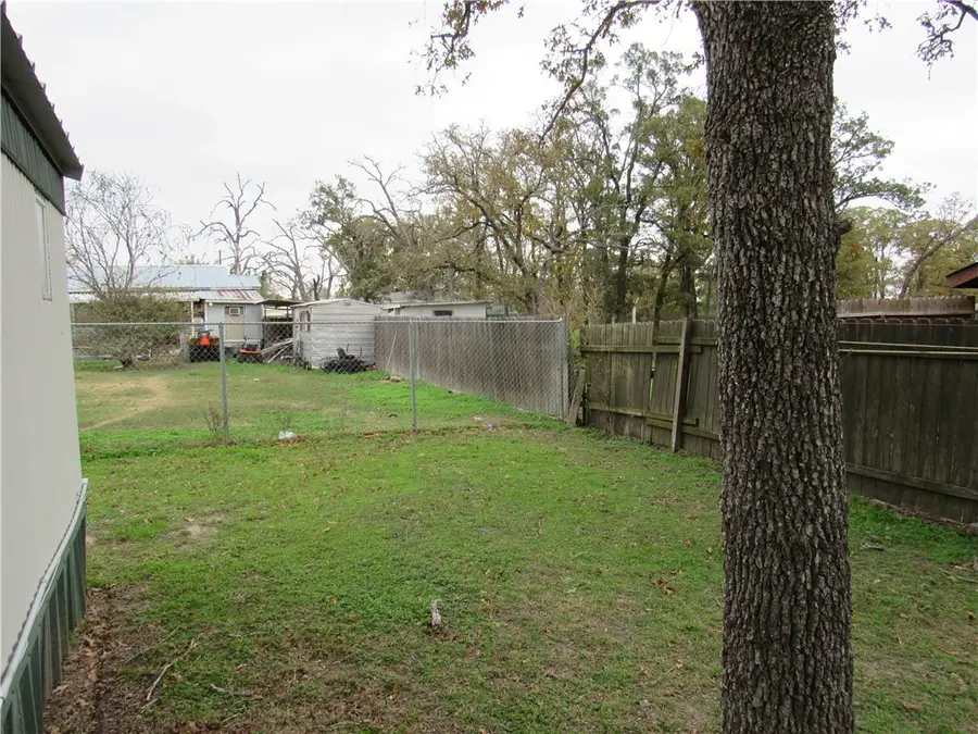307 Spanish Oak Street, Somerville, TX 77879 - Image #3