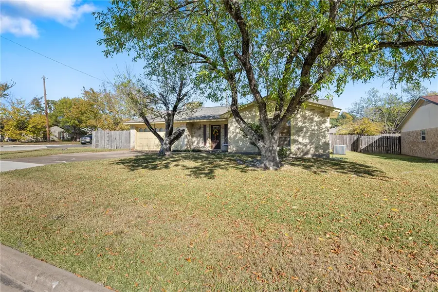 2901 Oakside Drive, Bryan, TX 77802 - Image #2