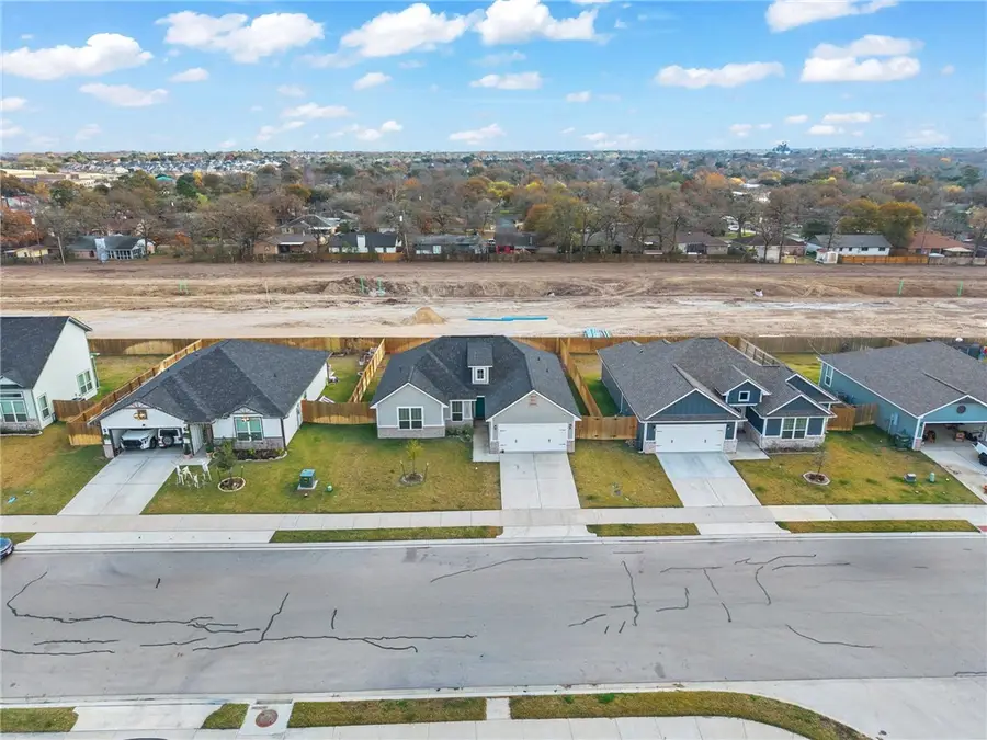 2502 Lightfoot Lane, Bryan, TX 77803 - Image #2