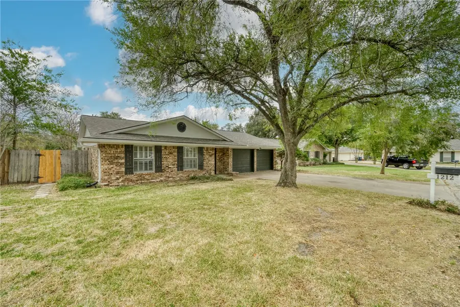 1212 S Ridgefield Circle, College Station, TX 77840 - Image #2