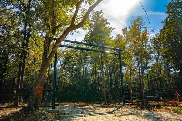 12608 Red Hill Rd, Hearne, TX 78628