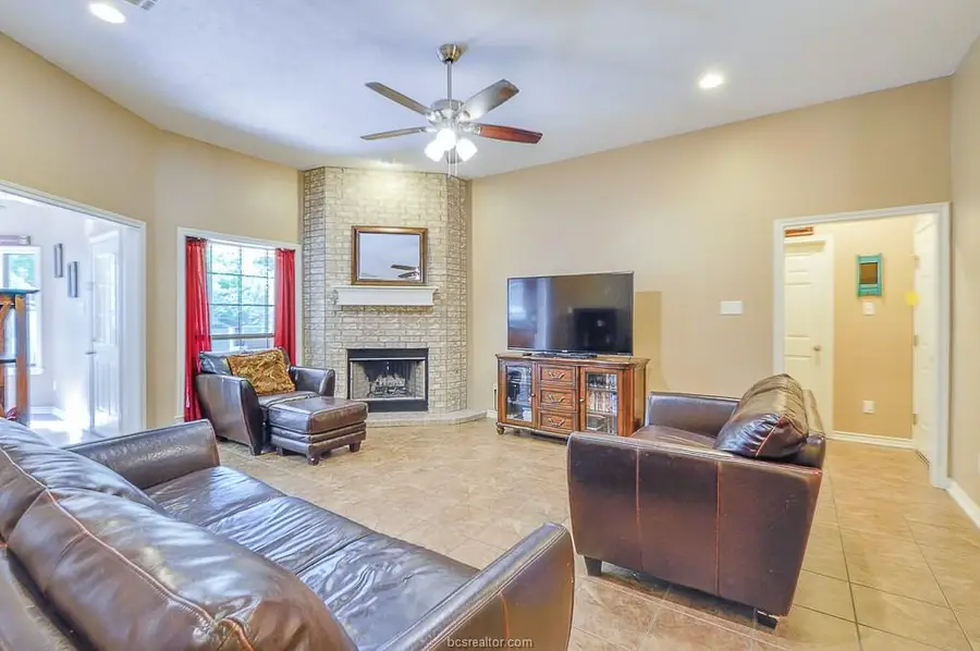 403 N Coulter Drive, Bryan, TX 77803 - Image #3