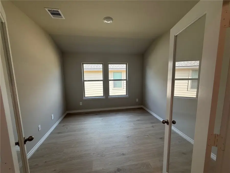 6121 Eldora Dr, College Station, TX 77845 - Image #2